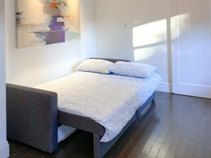 2 bedrooms, WiFi, bed sheets