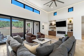 Smart TV, fireplace, table tennis