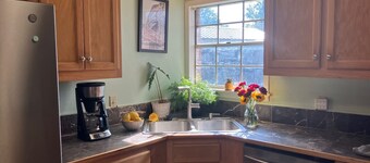 Charming 2-bedroom house with AC in Oxford