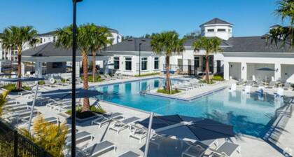Luxary 1BR w/ Resort Pool, Gym+