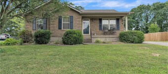 Modern Comfort
•Bourbon Trail & Derby•Fenced yard•full kitchen•parking