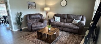 Modern Comfort 
•Bourbon Trail & Derby•Fenced yard•full kitchen•parking