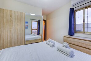 4 habitaciones, escritorio, tabla de planchar con plancha y wifi 