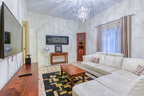 St James the Traditional 4-Bed Townhouse + Terrace