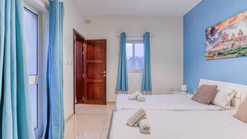 4 bedrooms, desk, iron/ironing board, WiFi