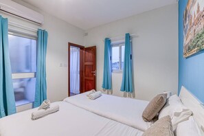 4 quartos, escrivaninha, ferros/tábuas de passar roupa, Wi-Fi