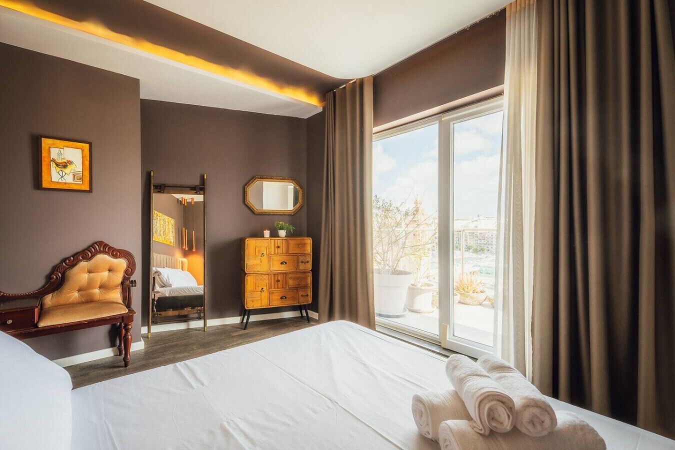 2 camere, una scrivania, ferro/asse da stiro, Wi-Fi gratuito