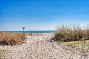 Beach nearby - Landmark 229 (Myrtle Beach)