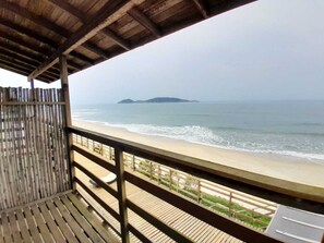 Standard Triple Room, Balcony, Sea View | Wi-fi percuma