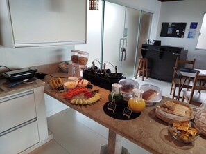Free daily buffet breakfast