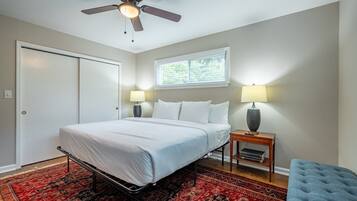 4 makuuhuonetta, silitysrauta/-lauta, ilmainen Wi-Fi, vuodevaatteet