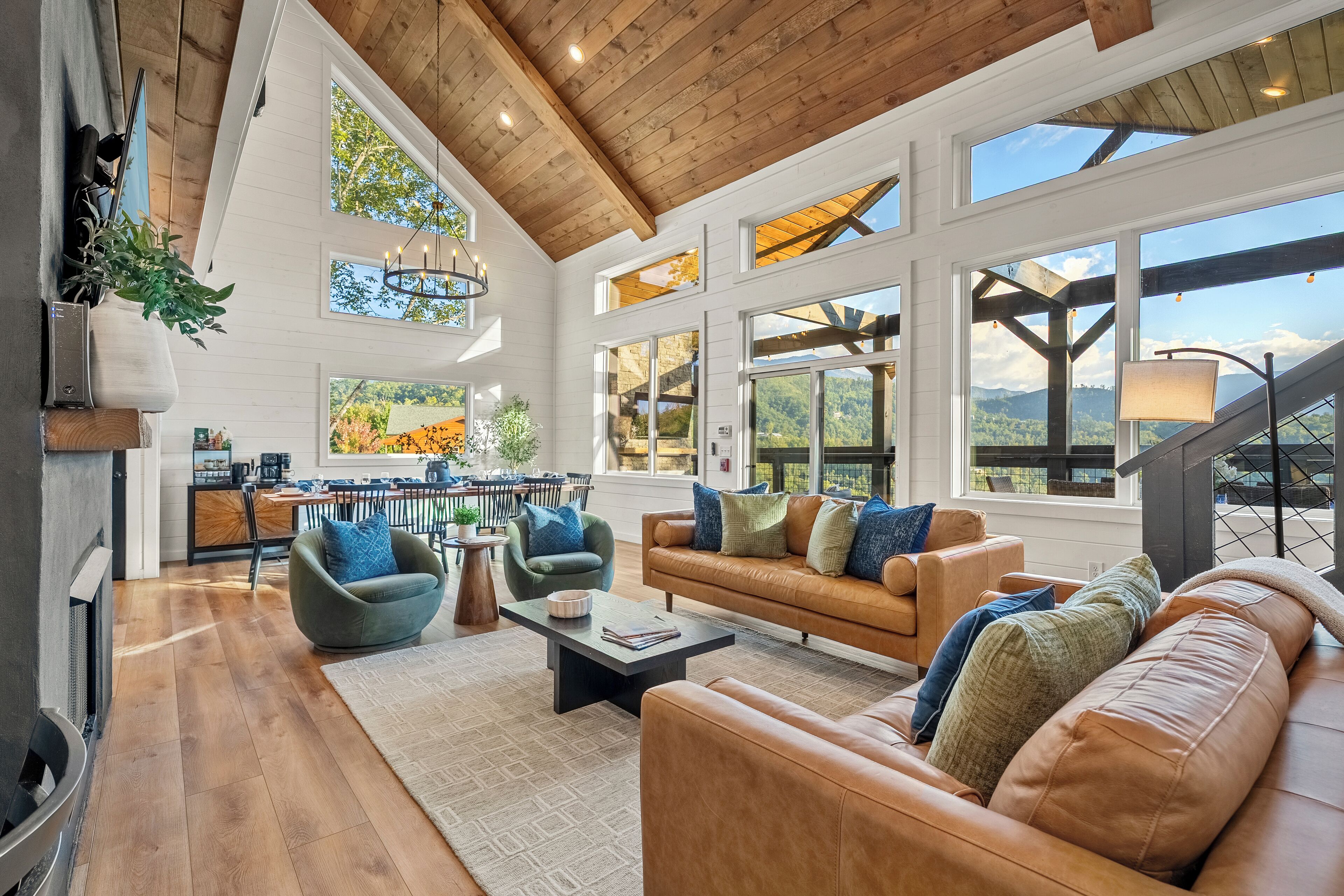 Smart-TV, Kamin, Videospiele, Tischfußball