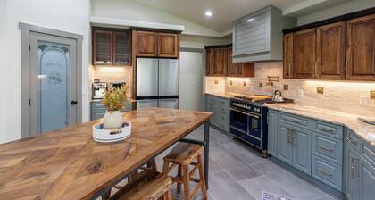 Private 4-Ac Luxury Ranch w / amazing Autumn views