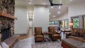 Smart TV, fireplace, stereo