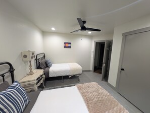 4 bedrooms, iron/ironing board, WiFi, bed sheets