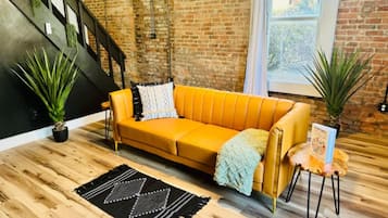 Luxury House, Non Smoking, Pets Allowed | Living area | 55-inch Smart TV with digital channels, Netflix, Hulu