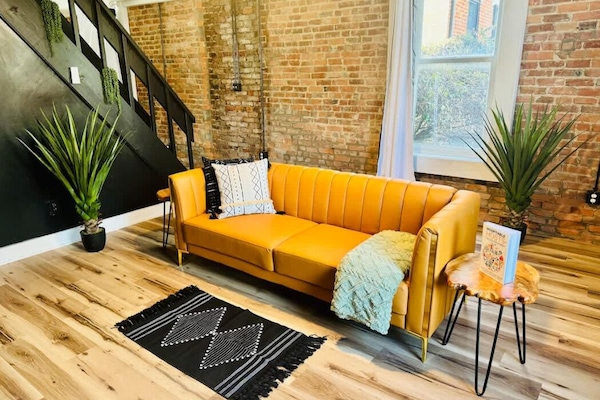 Luxury House, Non Smoking, Pets Allowed | Living area | 32-inch Smart TV with digital channels, Netflix, Hulu