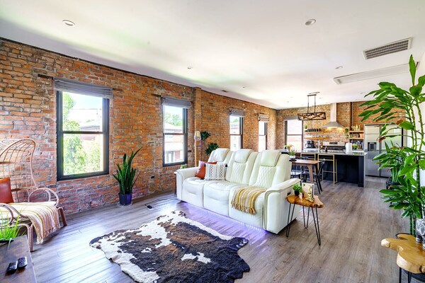 Jungle House Downtown Columbus – Modern Boutique Suites - Ohio State University, Columbus