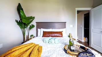 Jungle Vibe | Egyptian cotton sheets, premium bedding, memory foam beds, free minibar
