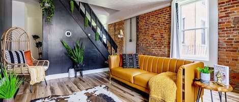Casa de lujo, para no fumadores, se aceptan mascotas | Área de sala de estar | Smart TV de 55 pulgadas con canales digitales, Netflix y Hulu