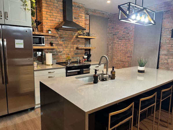 Full-sized fridge, microwave, oven, dishwasher