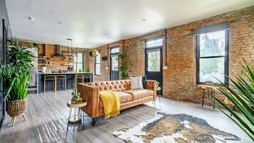 Exclusive House, Non Smoking, Pets allowed | Living area | 55-inch Smart TV with digital channels, Netflix, Hulu