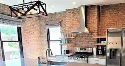 Jungle House Downtown Columbus – Modern Boutique Suites