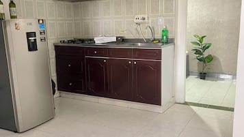 Fridge, stovetop, coffee/tea maker, cookware/dishes/utensils