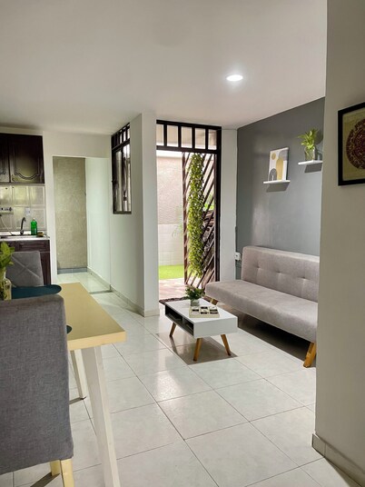 Relax in Neiva: Modern apartment with bathtub close to Clinica Abner Lozano