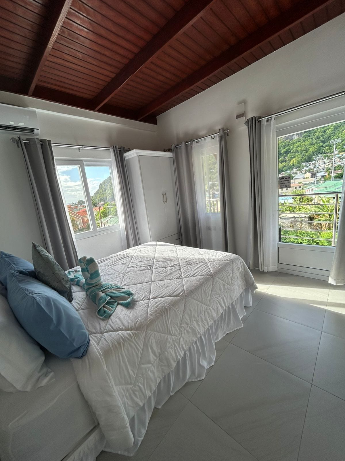 Apartment, Mountain View | Blackout drapes, soundproofing, iron/ironing board, free WiFi