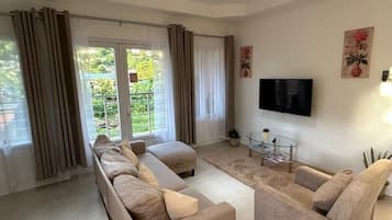 Leilighet, 2 soverom, rom vegg-i-vegg, fjellutsikt | Oppholdsområde