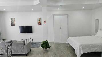Căn hộ, quang cảnh vườn, tầng trệt | Màn/rèm cản sáng, phòng cách âm, bàn ủi/dụng cụ ủi quần áo