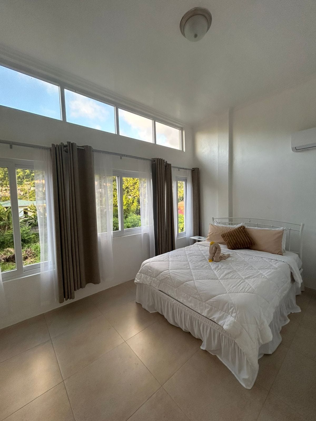 Apartment, 2 Bedrooms, Mountain View | Blackout drapes, soundproofing, iron/ironing board, free WiFi