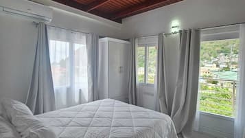 Appartamento, camere comunicanti, vista montagna | Tende oscuranti, insonorizzazione, ferro/asse da stiro, Wi-Fi gratuito