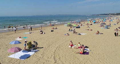 SOBO Loft – Sleek Southbourne 2-Bed Near to Beach