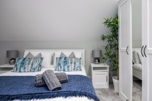 2 soverom, strykejern/-brett, reiseseng for barn og wi-fi