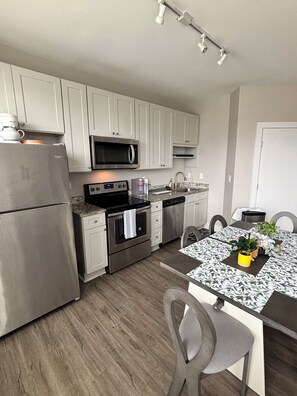 Microwave, oven, stovetop, dishwasher - Breathtaking Dwntwn Luxury Views (Atlanta)