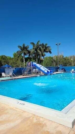 Opvarmet pool