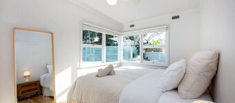 Magnolia Homestead: 2 dwellings, 4-5 bedrooms