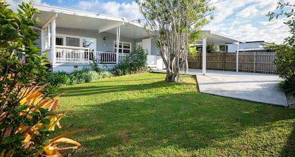 Magnolia House: 2 bedroom Coastal Retreat
