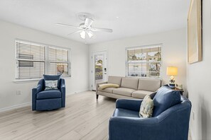 Smart TV, ping pong - Beachside Fun & Family Comfort, Just Steps from the Sand – Aloha Kai #16 - Roelens (Siesta Key)