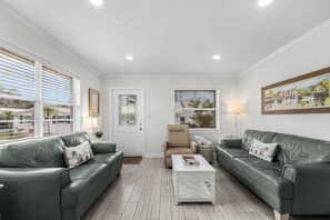 Smart TV, table tennis - A Great Day At The Beach! - Aloha Kai #6 - Roelens (Sarasota)