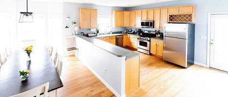 Micro-ondes, four, plaque de cuisson, lave-vaisselle