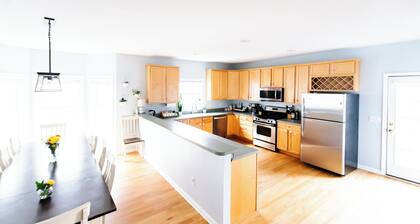 Best Sleeping & Gathering Home by Downtown and UVA