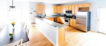 Best Sleeping & Gathering Home by Downtown and UVA