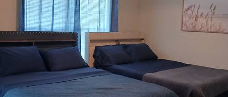 2 chambres, fer et planche à repasser, Wi-Fi, draps fournis