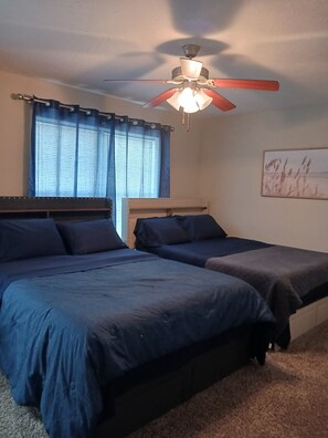 2 chambres, fer et planche à repasser, Wi-Fi, draps fournis