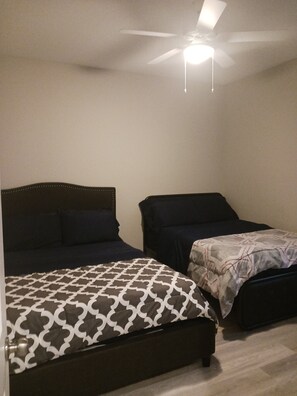 2 bedrooms, iron/ironing board, WiFi, bed sheets - Sweet Home 8
Townhouse (Bowling Green)
