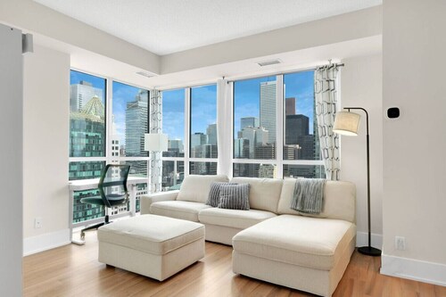 *Lake View* Cozy Home Near Scotiabank/Rogers/Union