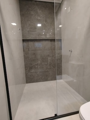 Dusche, Seife, Toilettenpapier